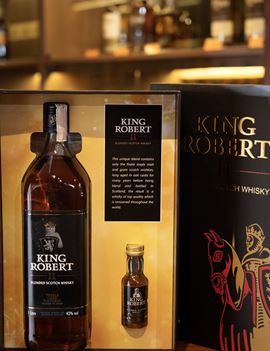 King Robert II 1L hộp quà (kèm chai nhỏ)