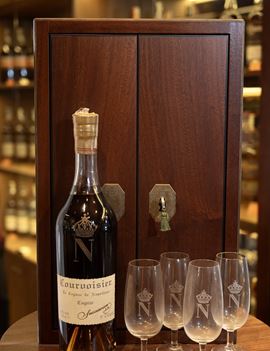 Courvoisier Succession J.S. (tủ gỗ, kèm 4 ly)