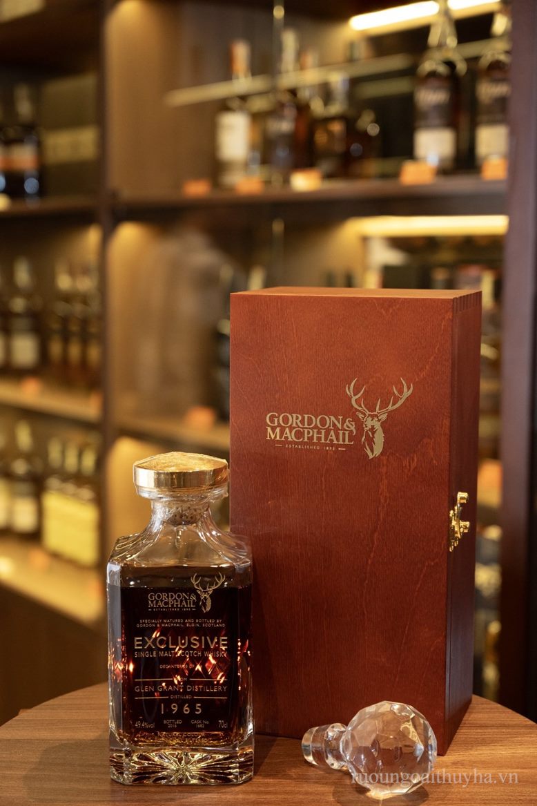 Gordon & MacPhail Exclusive Glen Grant 1965 (decanter)
