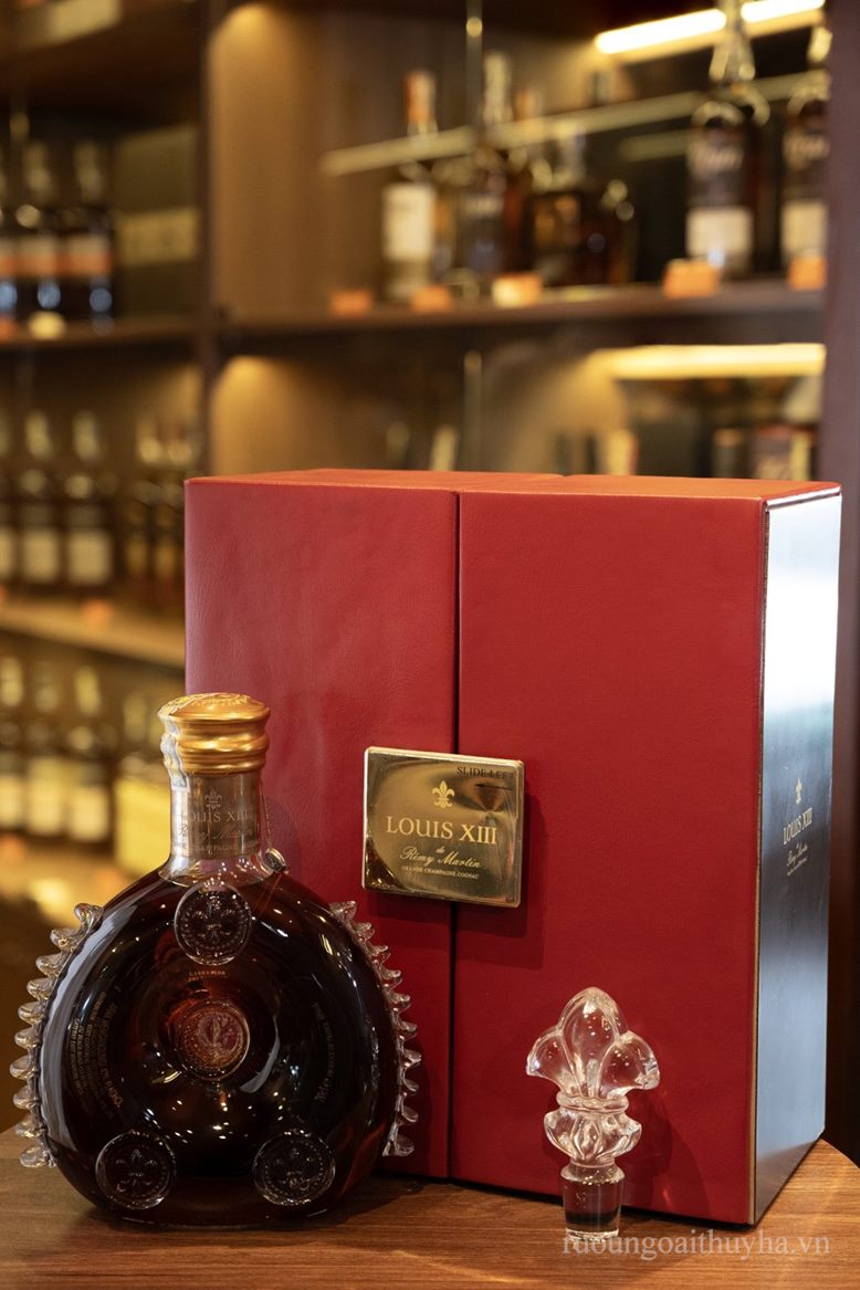 Louis XIII de Rémy Martin (bình pha lê, hộp da)
