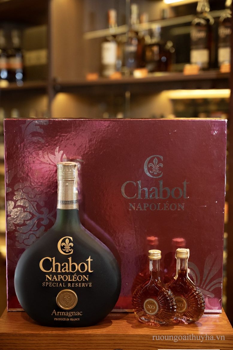 Chabot Napoléon Special Reserve (kèm 2 chai mini XO)